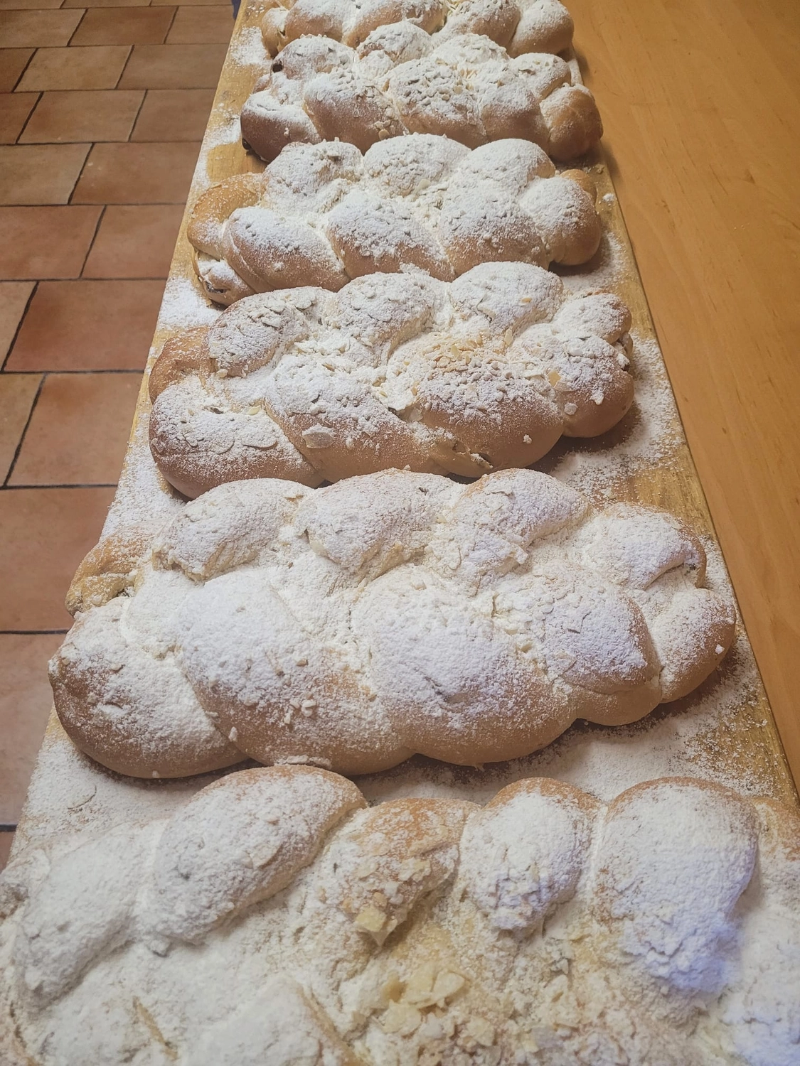 Bäckerei Konditorei Neher Rettenberg - Backwaren und Lebensmitteln - Frisch gebackenes geflochtenes Brot