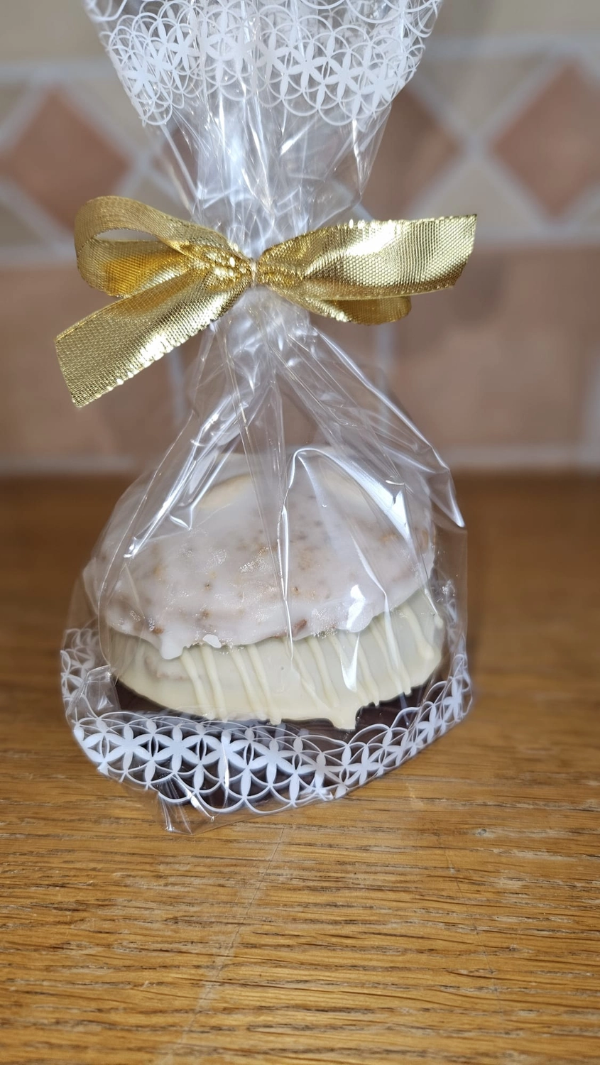 Bäckerei Konditorei Neher Rettenberg - Backwaren und Lebensmitteln - Ein verpacktes Süßwarenprodukt, wahrscheinlich ein Gourmet-Keks oder -Gebäck.