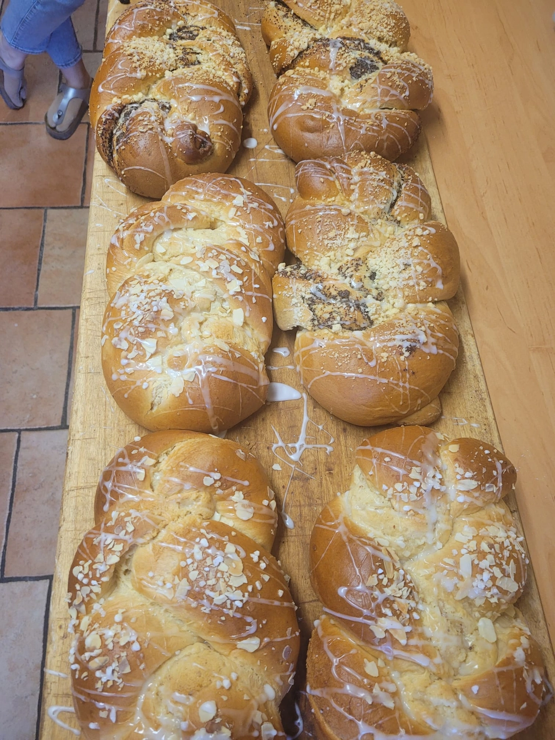 Bäckerei Konditorei Neher Rettenberg - Backwaren und Lebensmitteln - Frisch geflochtene süße Brote